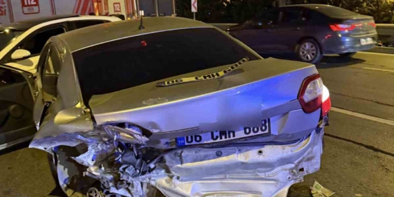 Avcılar’da trafik kazasında 2 kişi yaralandı, sürücü olay yerinden kaçtı
