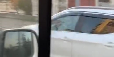 Başakşehir’de bisiklet yoluna giren sürücüler tepki çekti