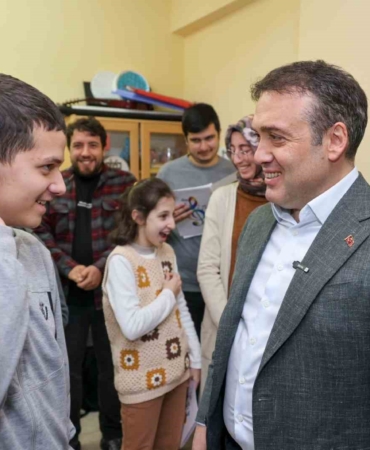 Vali Sözer’den özel öğrencilere destek