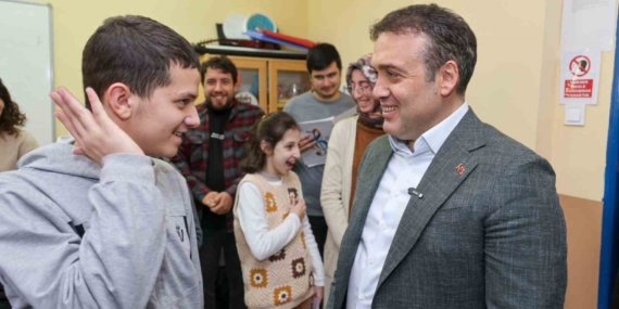 Vali Sözer’den özel öğrencilere destek