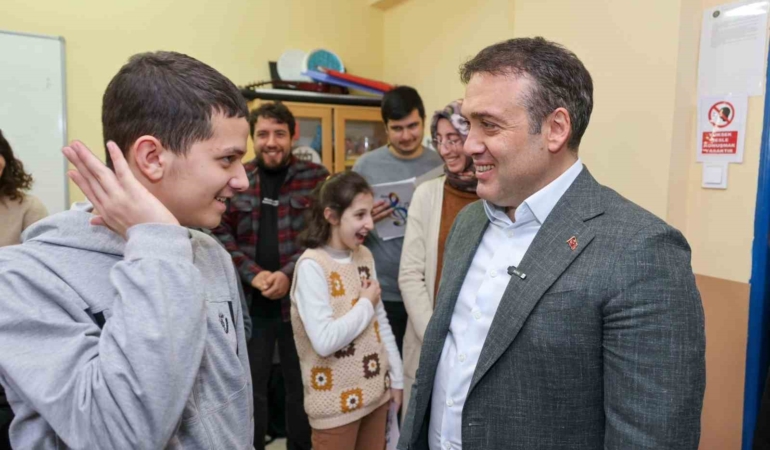 Vali Sözer’den özel öğrencilere destek
