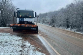 Kocaeli’de yoğun kar yağışı: Ekipler yolları açık tutmak için çalışıyor