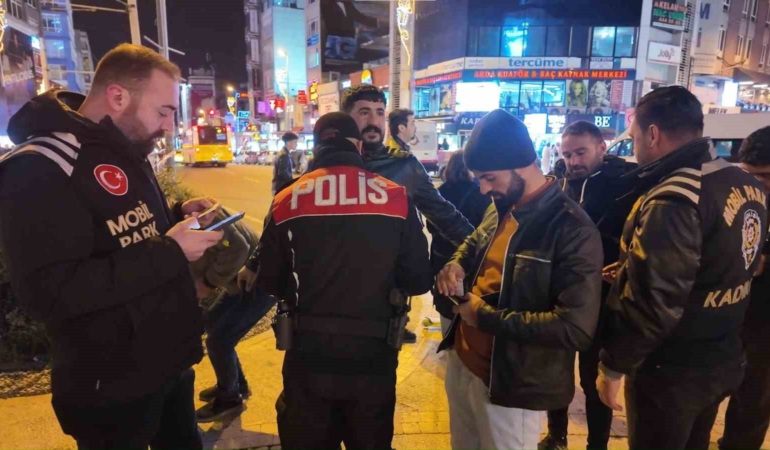 Yılbaşına saatler kala Kadıköy’de denetimler sürüyor