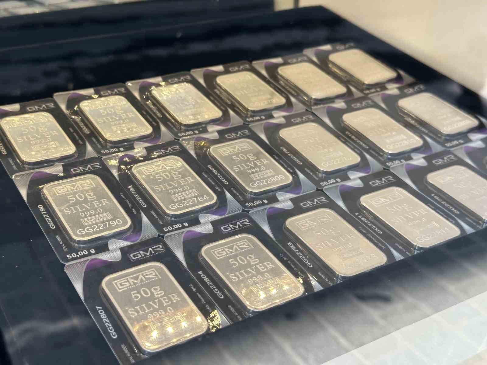 Gümüş rekor kırmaya devam ediyor