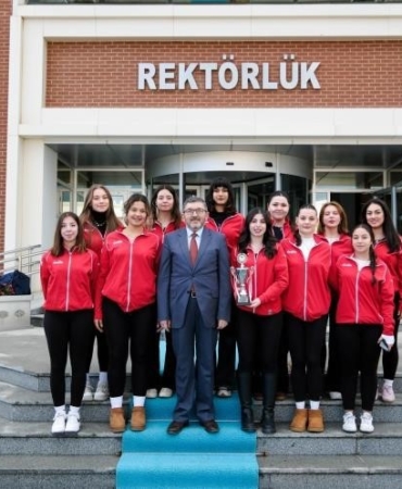 Rektör Kaplancıklı, başarılı sporcularla bir araya geldi