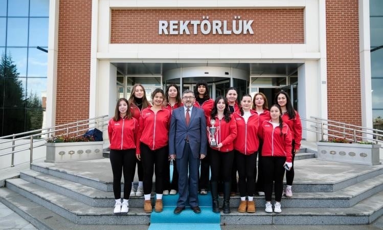 Rektör Kaplancıklı, başarılı sporcularla bir araya geldi