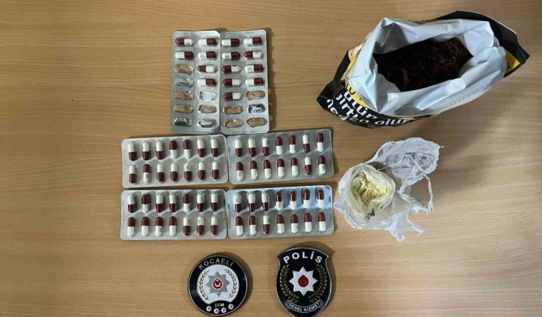 3 kişinin üstünde 71 sentetik ecza hap ele geçirildi
