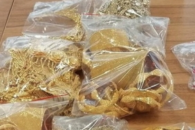 Ceplerindeki 200 bin euro değerindeki altın ve platin takılarla sınırda yakalandı