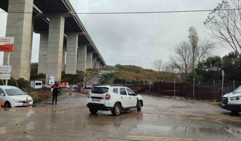 Sarıyer’de Kilyos tüneli inşaatında yağış nedeniyle yol çöktü