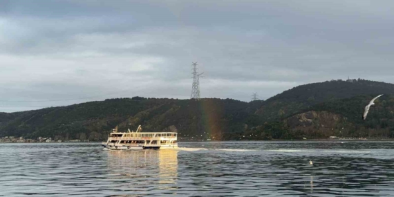 İstanbul Boğazı’nda gökkuşağı şöleni