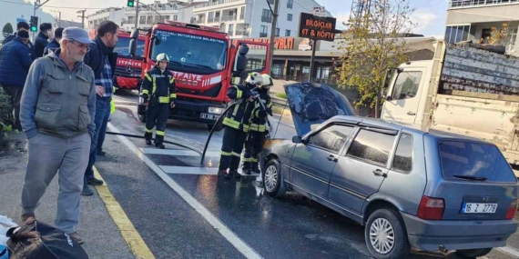 Seyir halindeki otomobilde yangın paniği