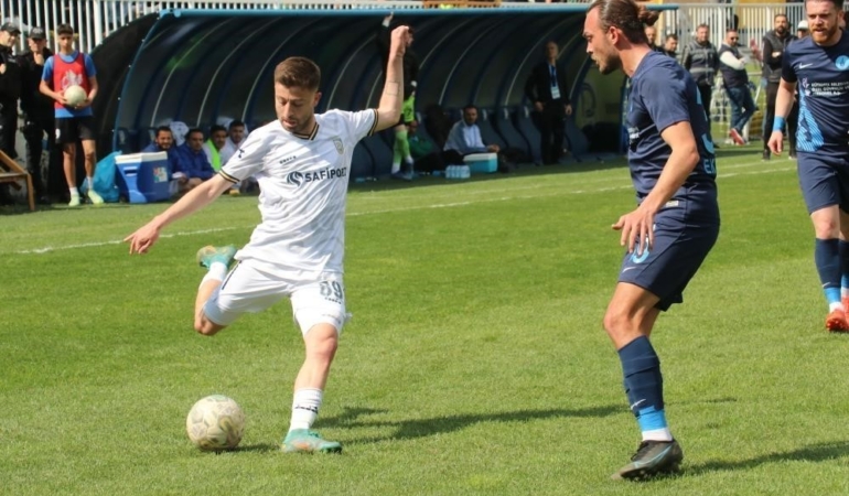 Silahlı saldırıya uğrayan futbolcu hayatını kaybetti