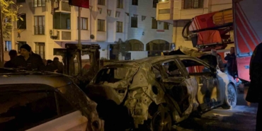 Eyüpsultan’da iki araç alevlere teslim oldu