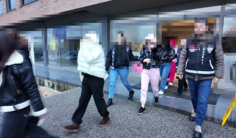Kocaeli merkezli fuhuş operasyonunda 12 kişi gözaltına alındı, 14 kadın kurtarıldı
