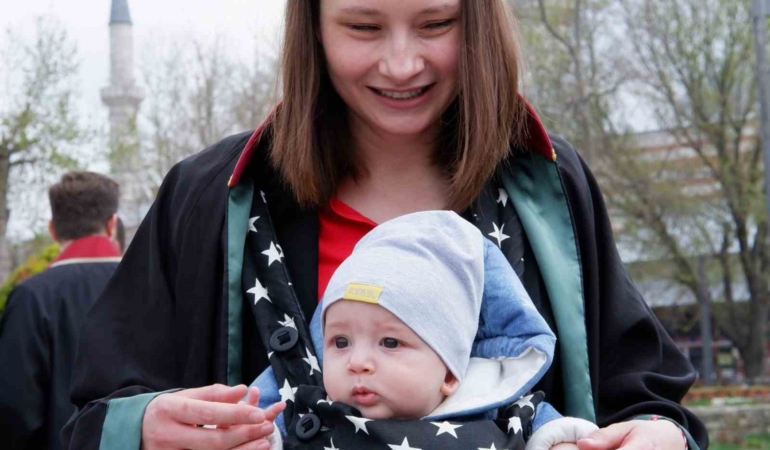 Pencereden düşen avukat kaldırıldığı hastanede kurtarılamadı