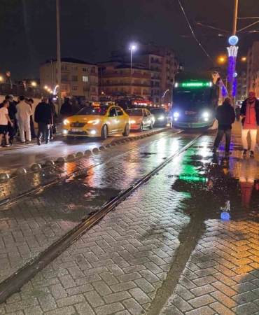 Tramvayın altında kalan yaşlı kadın 2 günlük yaşam mücadelesini kaybetti