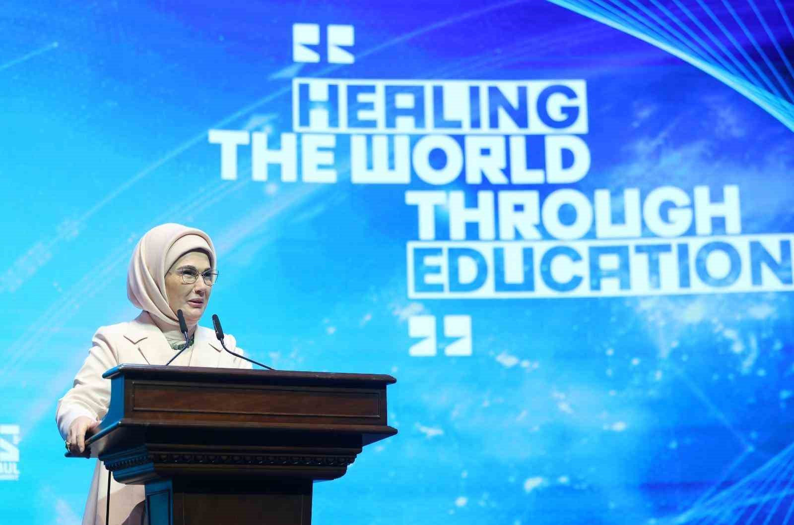 Emine Erdoğan: "İnsanlığın bilimsel ilerleyişinde yepyeni bir çığır açan yapay zeka bir savaş suçlusuna dönüştü"