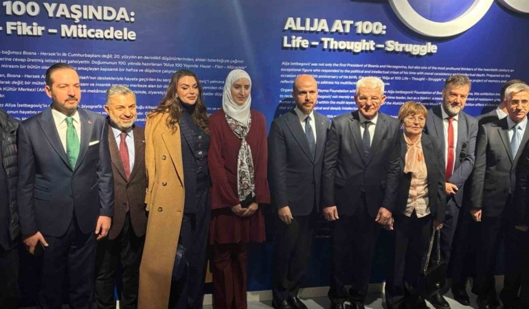 Aliya İzzetbegoviç’in 100. doğum yılına özel sergi AKM’de açıldı