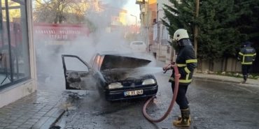 Babaeski’de otomobil cayır cayır yandı