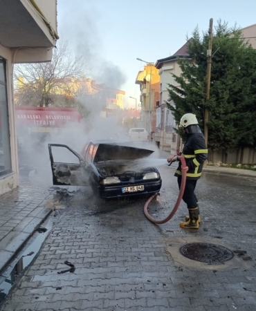 Babaeski’de otomobil cayır cayır yandı