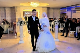 Sosyal medyada gündem olan çift dünyaevine girdi