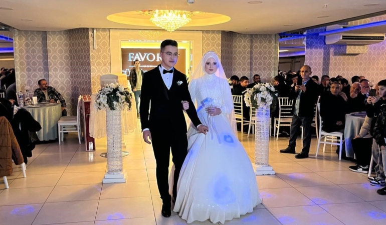 Sosyal medyada gündem olan çift dünyaevine girdi