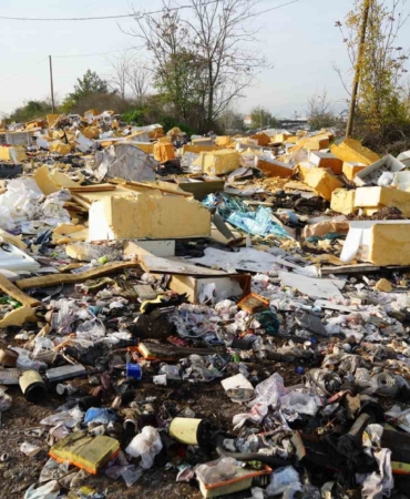 Açık hava çöplüğü: Güveç bile var