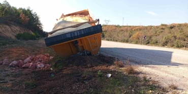 Tırın dorsesi koptu, facia ucuz atlatıldı