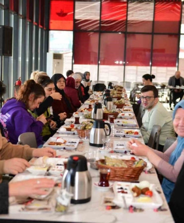 Osmangazi’de engelli bireyler ve aileleri kahvaltıda buluştu