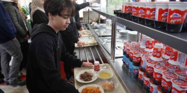 Bilecikli şehit İlhan Ongan’ın anısına binlerce kişiye ücretsiz yemek dağıtıldı