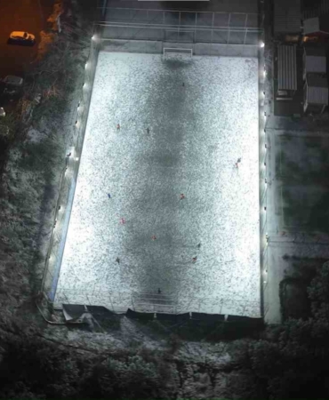 Halı saha aşkı engel tanımadı: Kar altında maç yaptılar