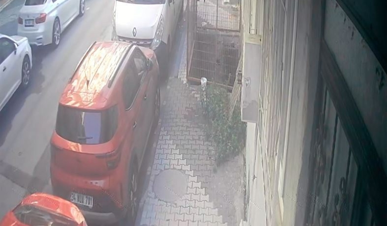 Arnavutköy’de otomobil 3 yaşındaki çocuğa çarptı