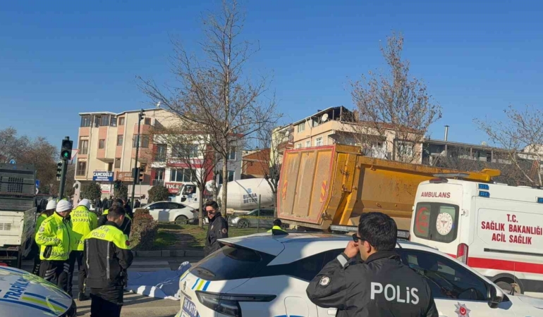 Gemlik’te bisiklet sürücüsü kamyonun altında kalarak hayatını kaybetti