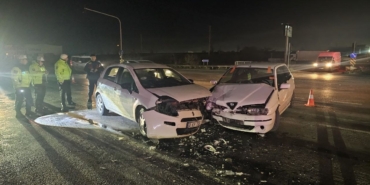 Kırmızı ışık ihlali kazaya neden oldu: 2 yaralı