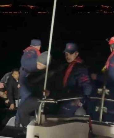 Ayvacık açıklarında 30 kaçak göçmen yakalandı