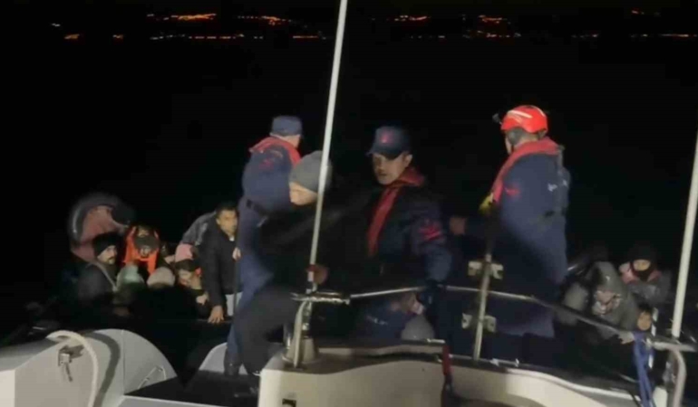 Ayvacık açıklarında 30 kaçak göçmen yakalandı