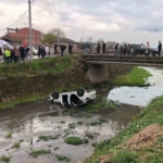 Bursa’da otomobil dere yatağına uçtu: 3 yaralı