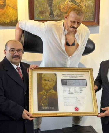 Koca Seyit’in künye defteri ve gençlik fotoğrafı ortaya çıktı