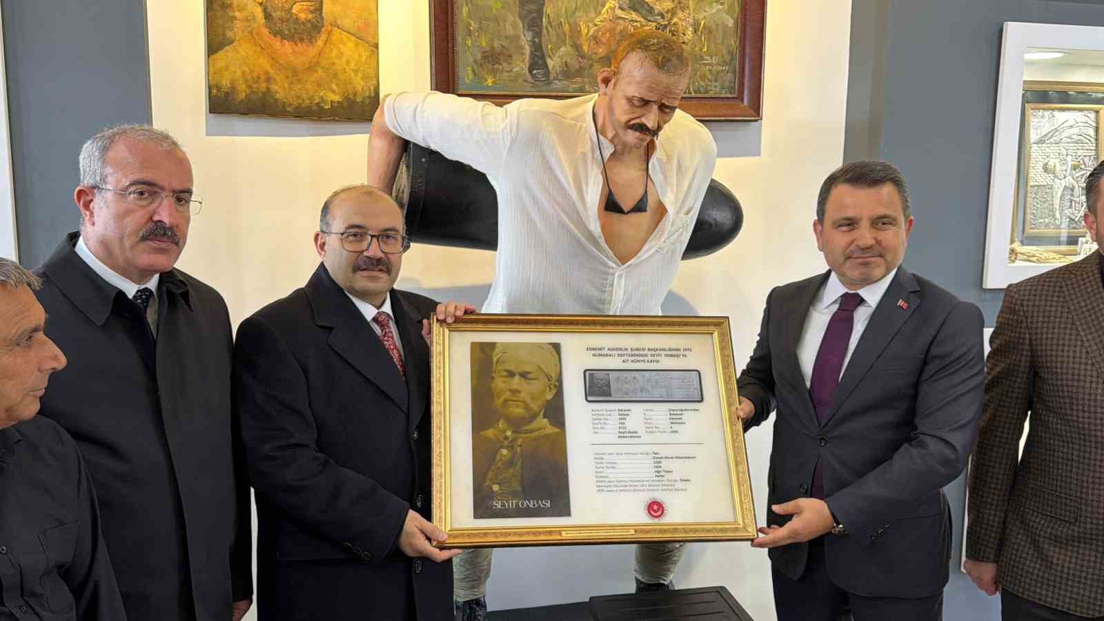 Koca Seyit’in künye defteri ve gençlik fotoğrafı ortaya çıktı