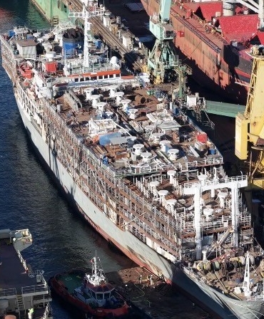 Tuzla’da yanan gemi söndürüldü