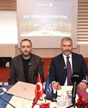 Anadolu Üniversitesi Rektörü Adıgüzel, basın mensuplarıyla buluştu