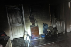 Elektrik prizinden çıkan yangın korkuttu