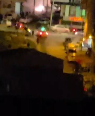 Arnavutköy’de elektrik kabloları patlayarak yandı