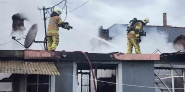 Bursa’da müstakil evde yangın: Dumandan etkilenen yaşlı adam hastaneye kaldırıldı