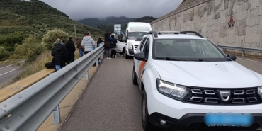 Ayvacık’ta 27 kaçak göçmen ile 2 göçmen kaçakçısı yakalandı