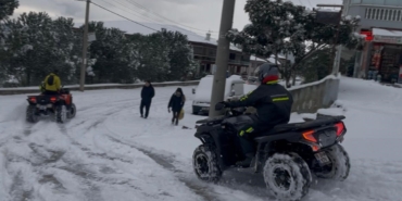 Bursa yeni yılın ilk günü beyazlara büründü...İşe ATV araçları ile gittiler