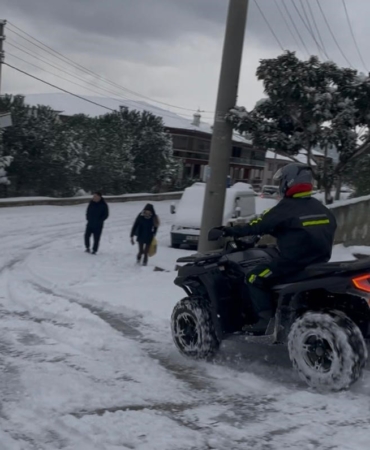 Bursa yeni yılın ilk günü beyazlara büründü...İşe ATV araçları ile gittiler