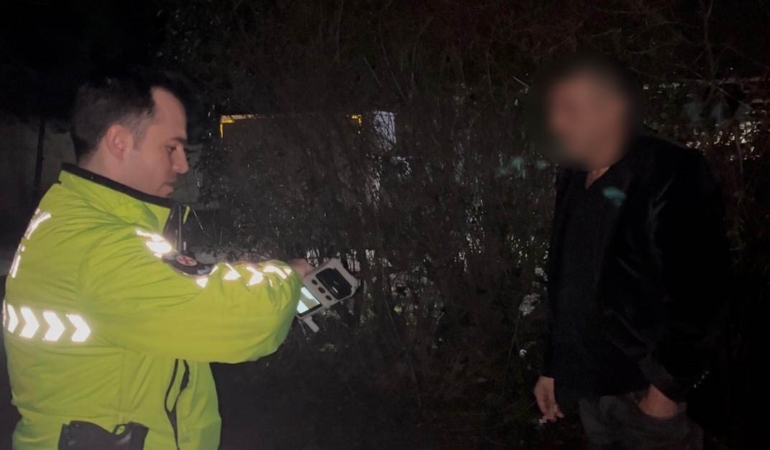 Bursa’da trafik polisinin tuvaleti gelen alkollü sürücüyle imtihanı