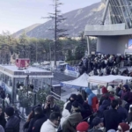 Uludağ’da zirve yarışı...Teleferik kuyrukları metrelerce uzadı