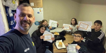 Takdir ve teşekkür belgesi getiren dönerle döndü